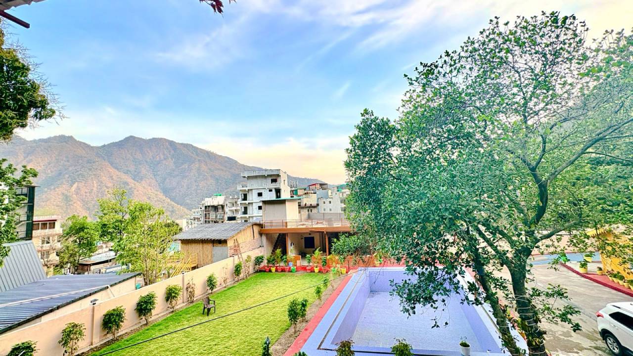 Devora Resort With Pool